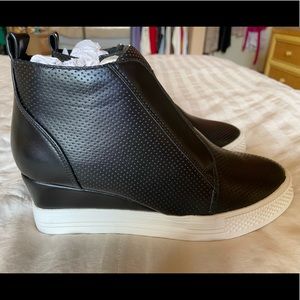 Women's Wedge Sneakers black size 7